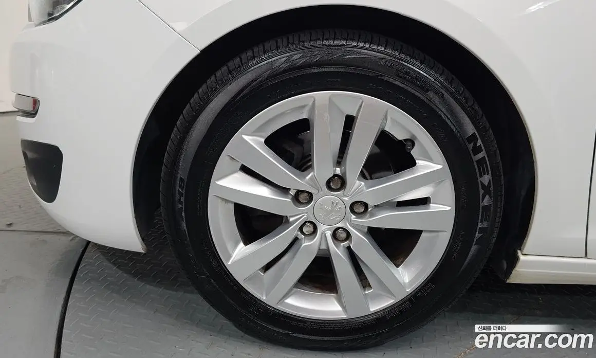 Peugeot 308 2015 1.6 автомат (гидро), фото 5 Peugeot 308 2015 1.6 автомат (гидро), фото 5