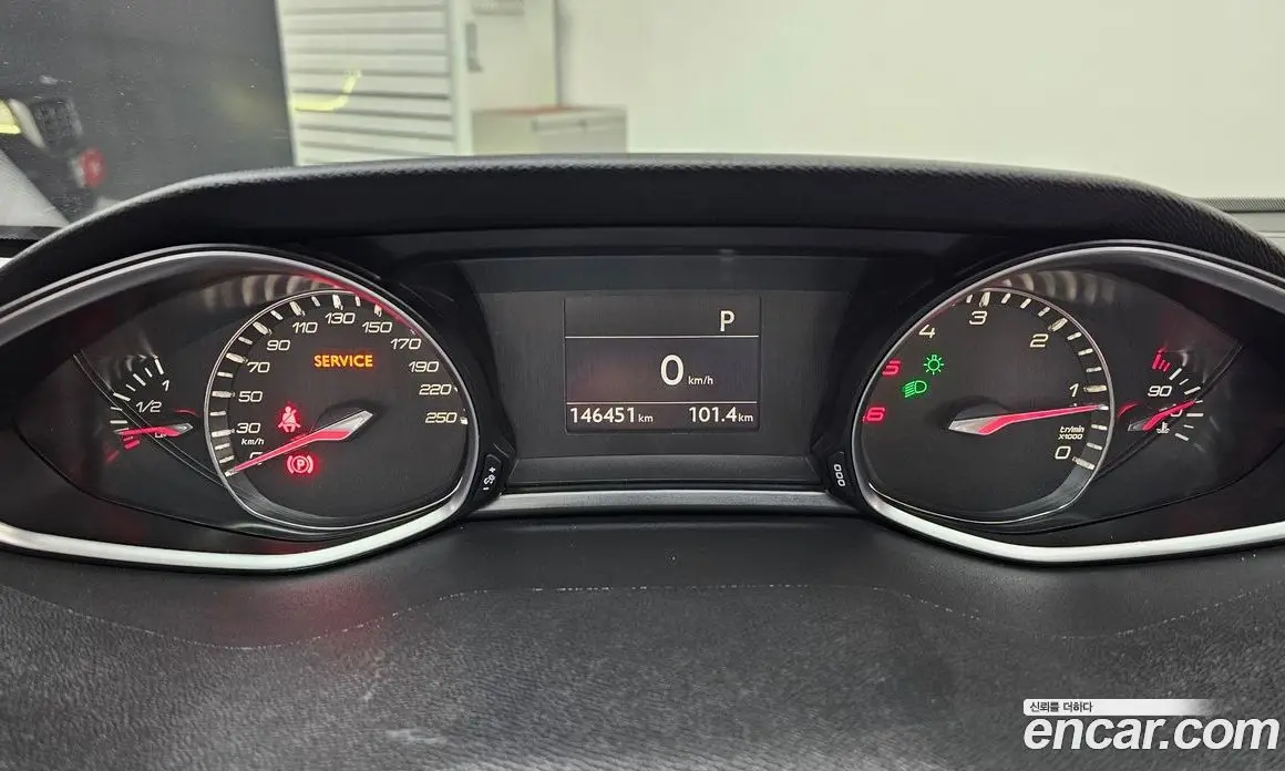 Peugeot 308 2015 1.6 автомат (гидро), фото 8 Peugeot 308 2015 1.6 автомат (гидро), фото 8