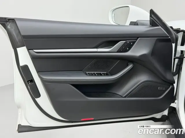 Porsche Taycan 2025 0.2 автомат (гидро), миниатюра 11