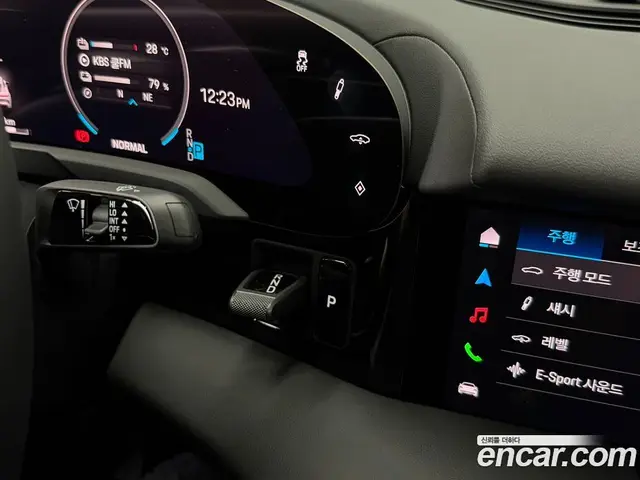 Porsche Taycan 2025 0.2 автомат (гидро), миниатюра 9