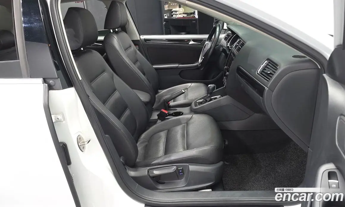 Volkswagen Jetta 2015 2.0 автомат (гидро), фото 11 Volkswagen Jetta 2015 2.0 автомат (гидро), фото 11