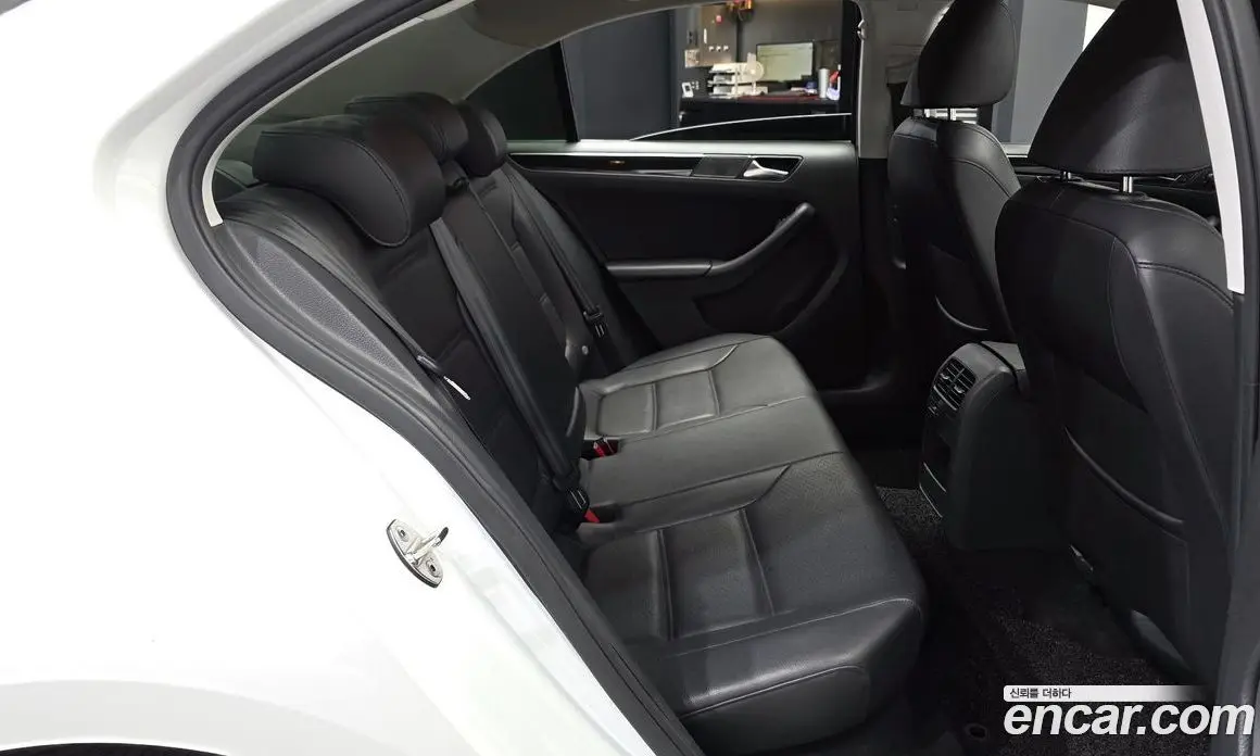 Volkswagen Jetta 2015 2.0 автомат (гидро), фото 12 Volkswagen Jetta 2015 2.0 автомат (гидро), фото 12