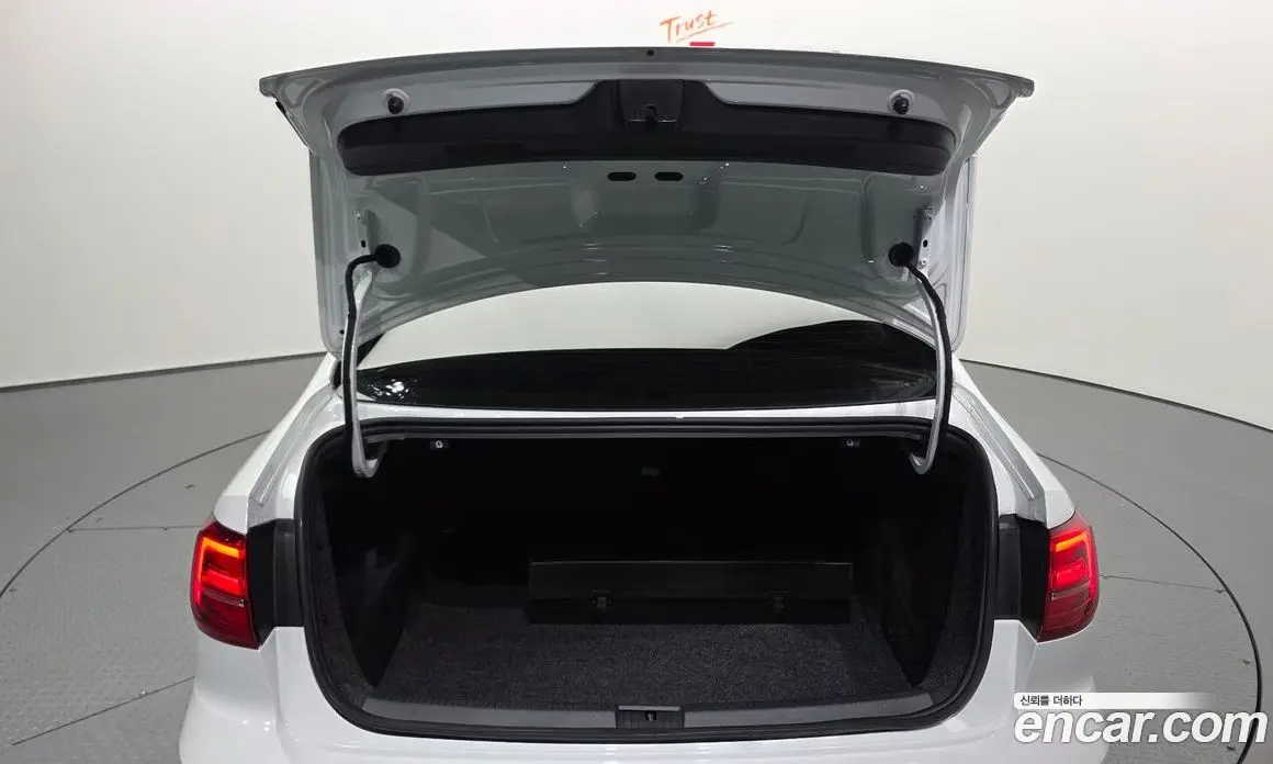Volkswagen Jetta 2015 2.0 автомат (гидро), фото 20 Volkswagen Jetta 2015 2.0 автомат (гидро), фото 20