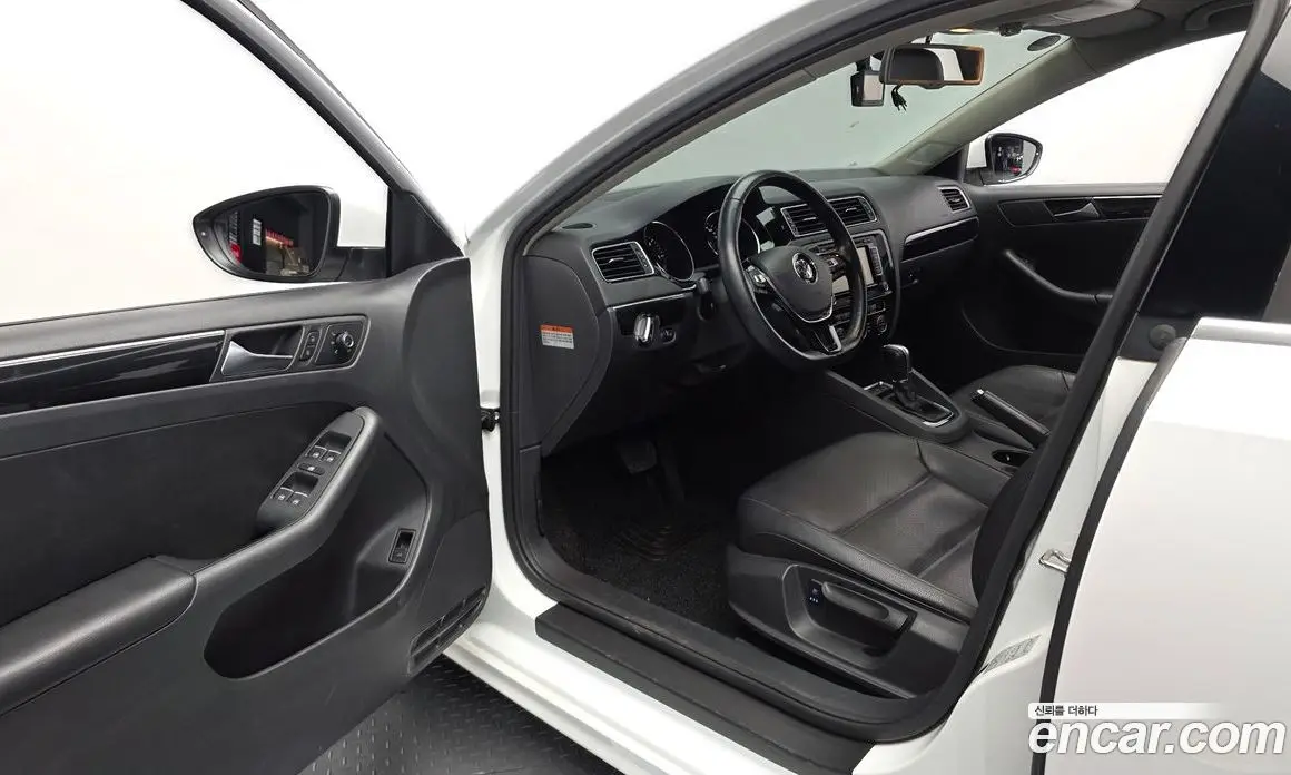 Volkswagen Jetta 2015 2.0 автомат (гидро), фото 10 Volkswagen Jetta 2015 2.0 автомат (гидро), фото 10