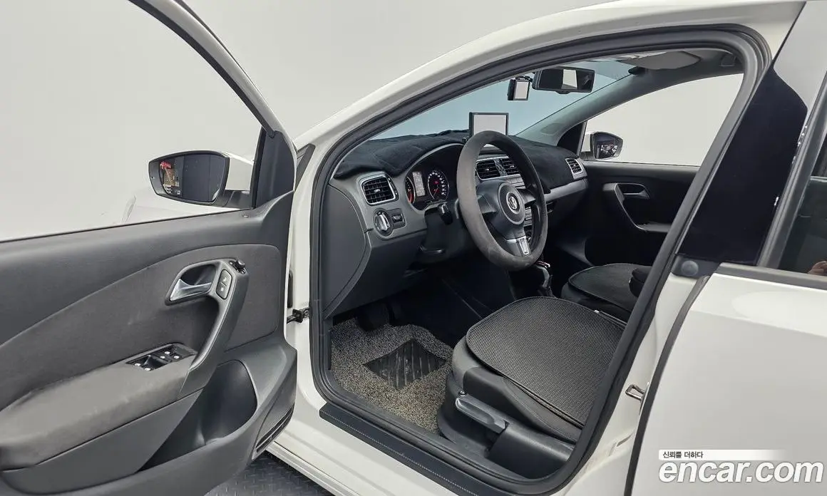 Volkswagen Polo 2013 1.6 автомат (гидро), фото 10 Volkswagen Polo 2013 1.6 автомат (гидро), фото 10