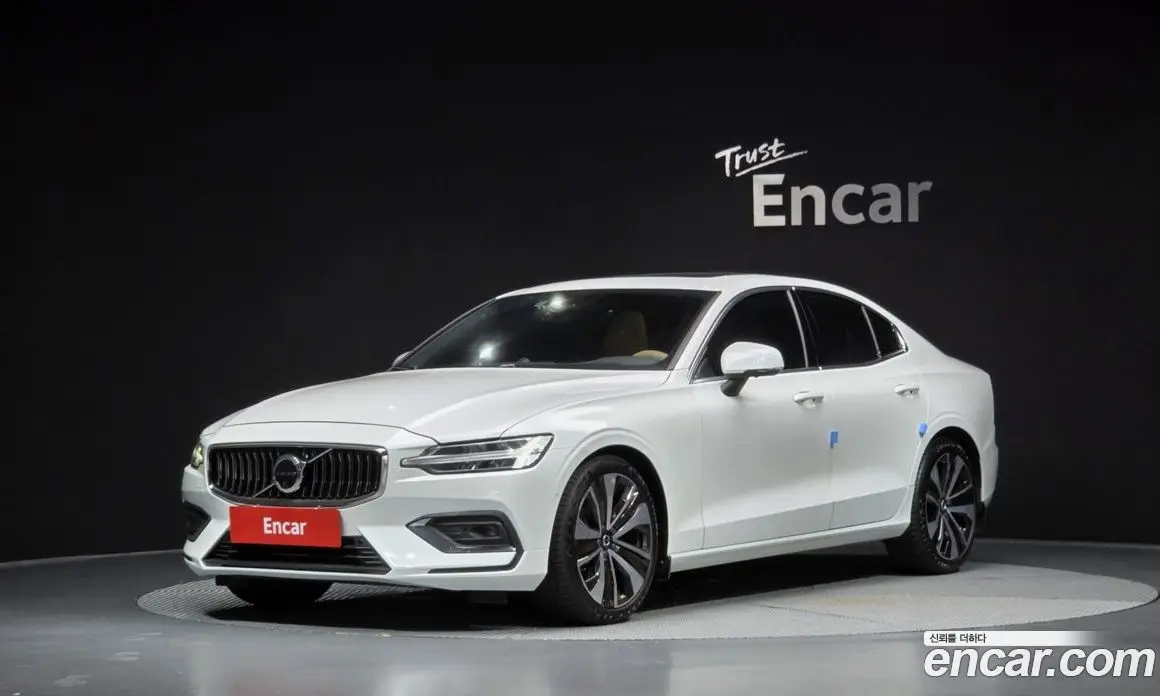 Volvo S60 2023 2.0 автомат (гидро), фото 1 Volvo S60 2023 2.0 автомат (гидро), фото 1