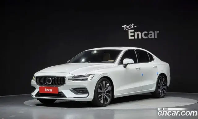 Volvo S60, 2023, 21 033 км