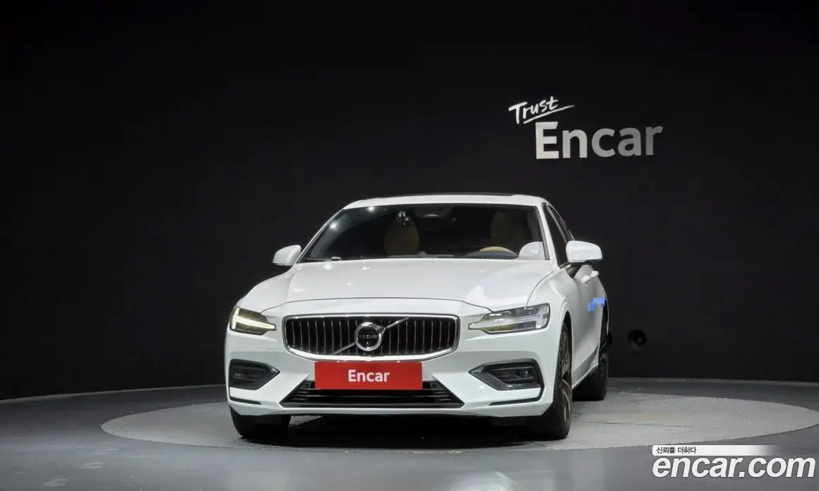 Volvo S60 2023 2.0 автомат (гидро), фото 3 Volvo S60 2023 2.0 автомат (гидро), фото 3