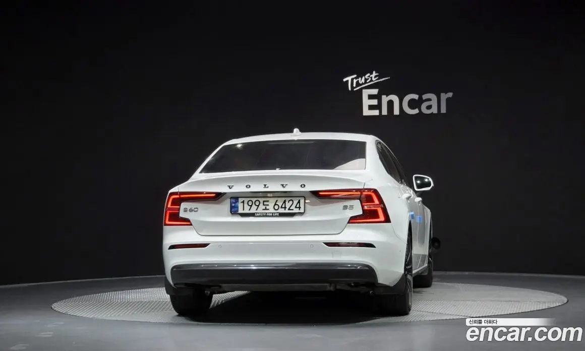 Volvo S60 2023 2.0 автомат (гидро), фото 4 Volvo S60 2023 2.0 автомат (гидро), фото 4