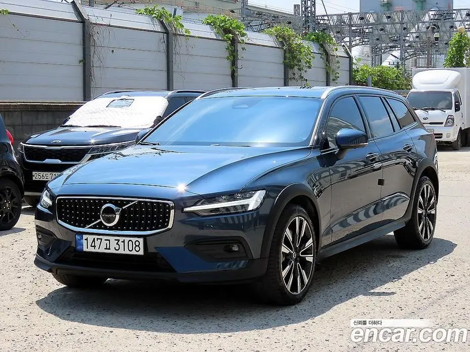 Volvo V60 2022 2.0 автомат (гидро), фото 2 Volvo V60 2022 2.0 автомат (гидро), фото 2