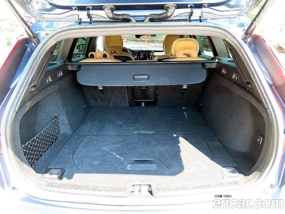 Volvo V60 2022 2.0 автомат (гидро), фото 17 Volvo V60 2022 2.0 автомат (гидро), фото 17