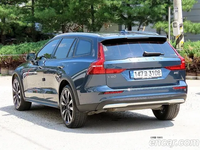 Volvo V60 2022 2.0 автомат (гидро), миниатюра 3 Volvo V60 2022 2.0 автомат (гидро), миниатюра 3
