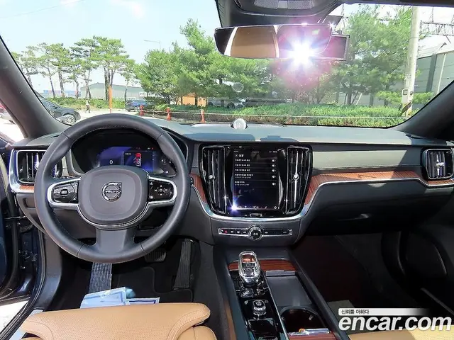 Volvo V60 2022 2.0 автомат (гидро), миниатюра 7 Volvo V60 2022 2.0 автомат (гидро), миниатюра 7