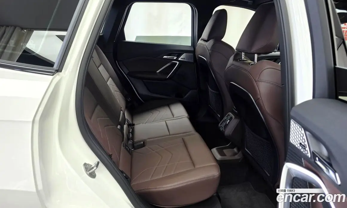 BMW X1 2024 2.0 автомат (гидро), фото 10