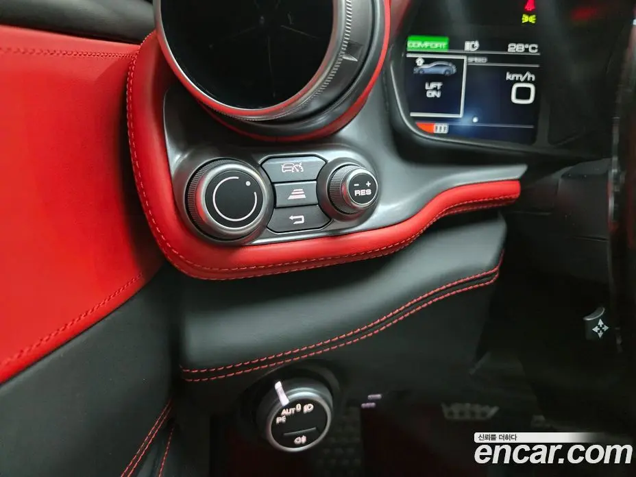 Ferrari GTC4 Lusso 2019 6.3 автомат (гидро), фото 15 Ferrari GTC4 Lusso 2019 6.3 автомат (гидро), фото 15