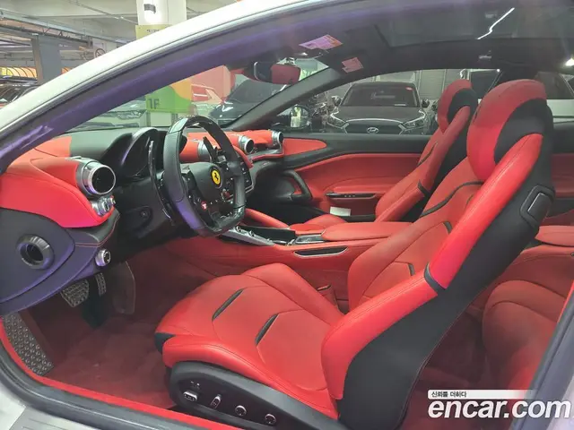 Ferrari GTC4 Lusso 2019 6.3 автомат (гидро), миниатюра 8 Ferrari GTC4 Lusso 2019 6.3 автомат (гидро), миниатюра 8