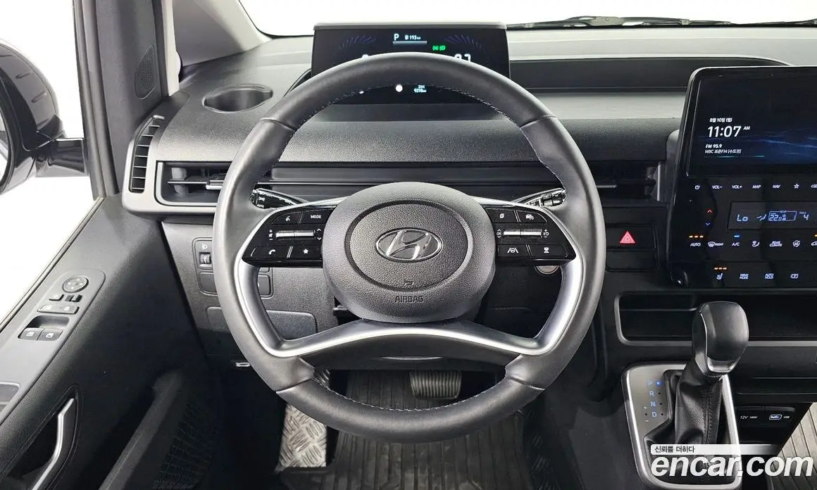 Hyundai Staria 2023 2.2 автомат (гидро), фото 14