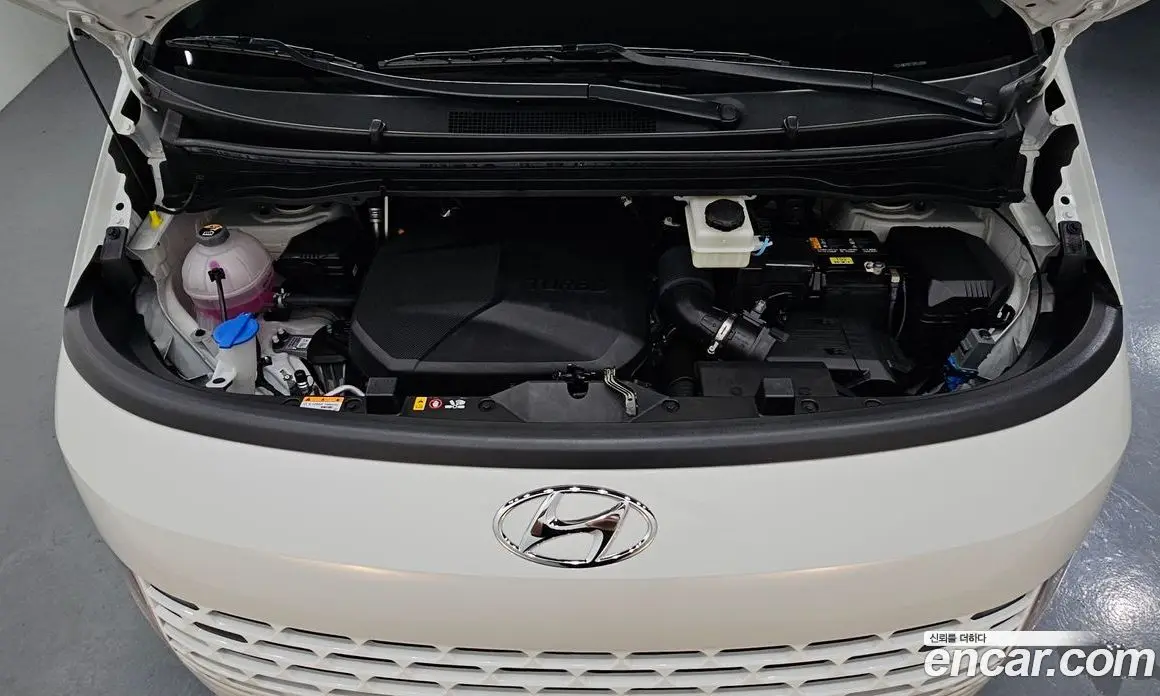 Hyundai Staria 2023 2.2 автомат (гидро), фото 6