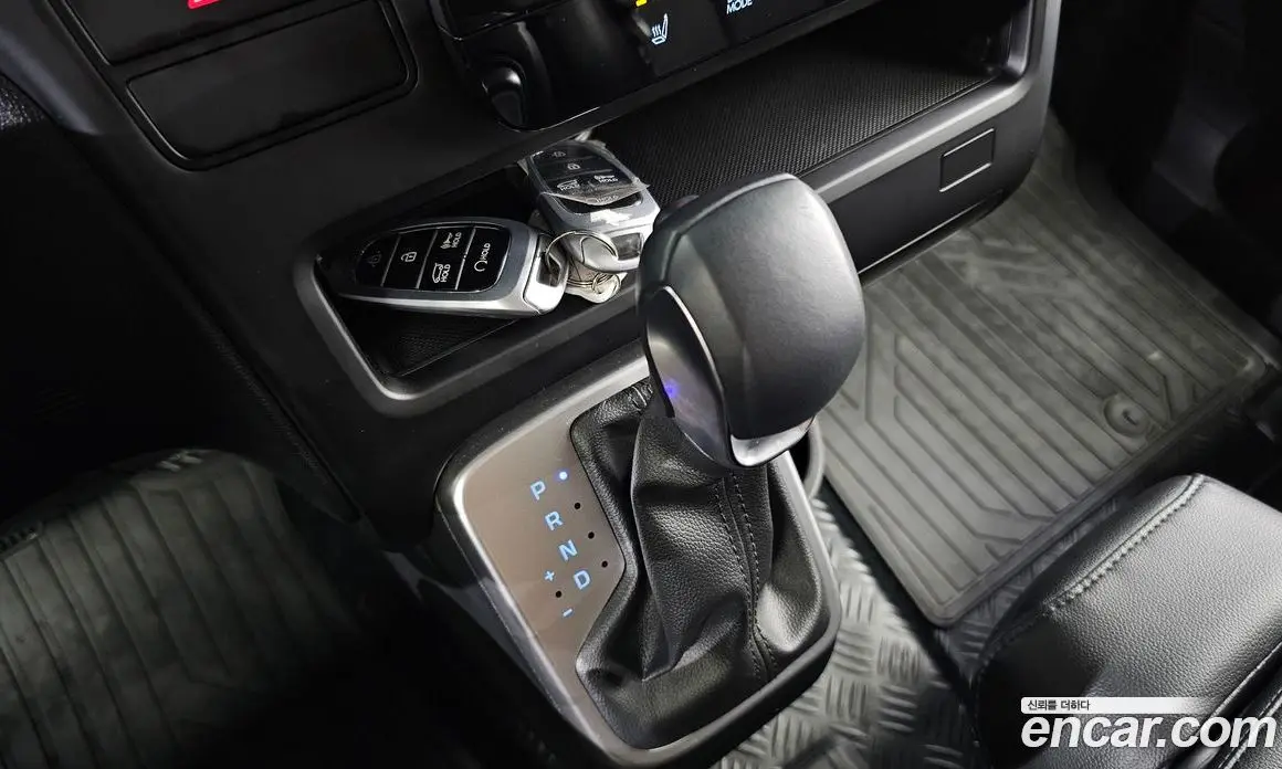 Hyundai Staria 2023 2.2 автомат (гидро), фото 9