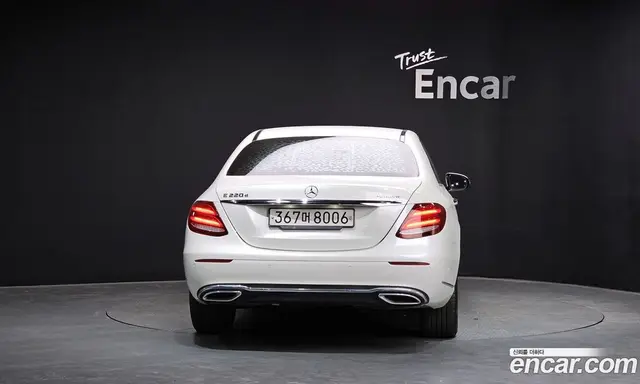 Mercedes-Benz E-Class 2016 1.9 автомат (гидро), миниатюра 4 Mercedes-Benz E-Class 2016 1.9 автомат (гидро), миниатюра 4