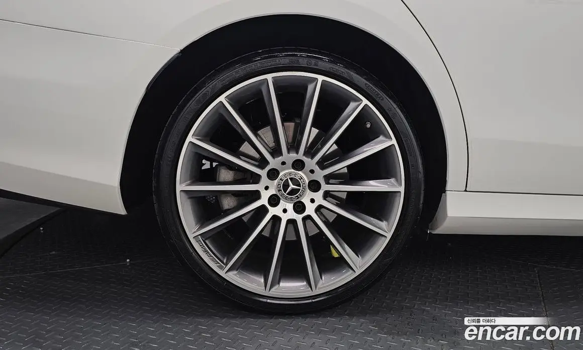 Mercedes-Benz E-Class 2022 2.0 автомат (гидро), фото 5 Mercedes-Benz E-Class 2022 2.0 автомат (гидро), фото 5
