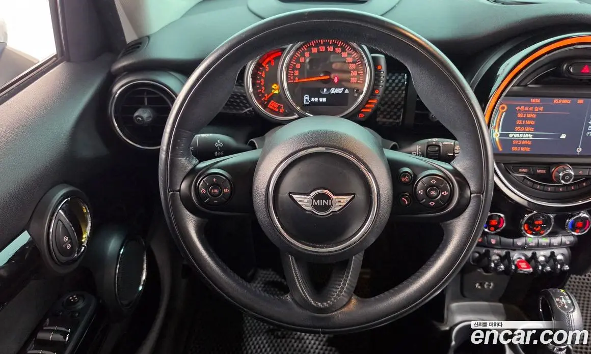 Mini Cooper 2015 2.0 автомат (гидро), фото 13