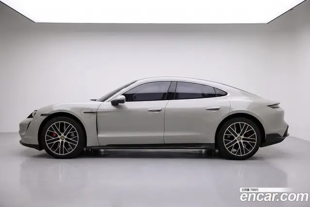 Porsche Taycan, 2021, 45 750 км