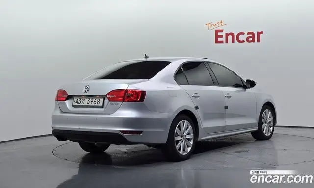 Volkswagen Jetta 2012 2.0 автомат (гидро), миниатюра 2