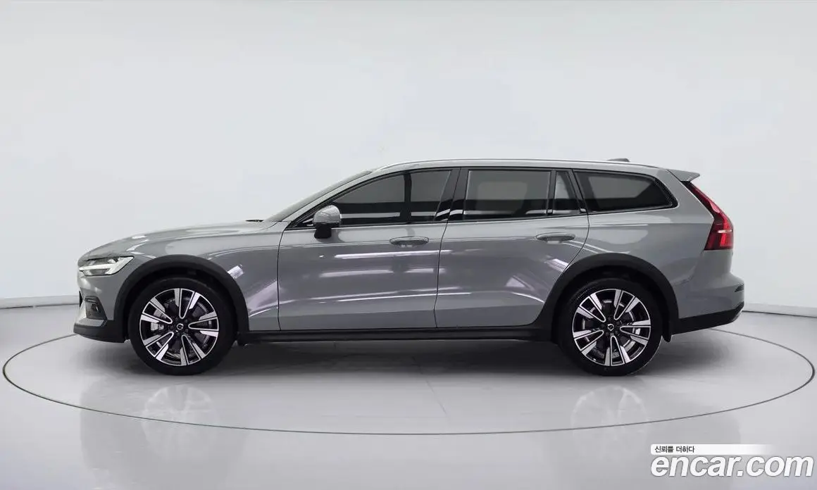 Volvo V60 2024 2.0 автомат (гидро), фото 3 Volvo V60 2024 2.0 автомат (гидро), фото 3