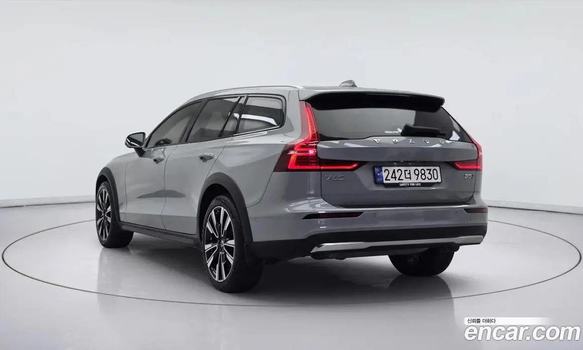 Volvo V60 2024 2.0 автомат (гидро), фото 4 Volvo V60 2024 2.0 автомат (гидро), фото 4