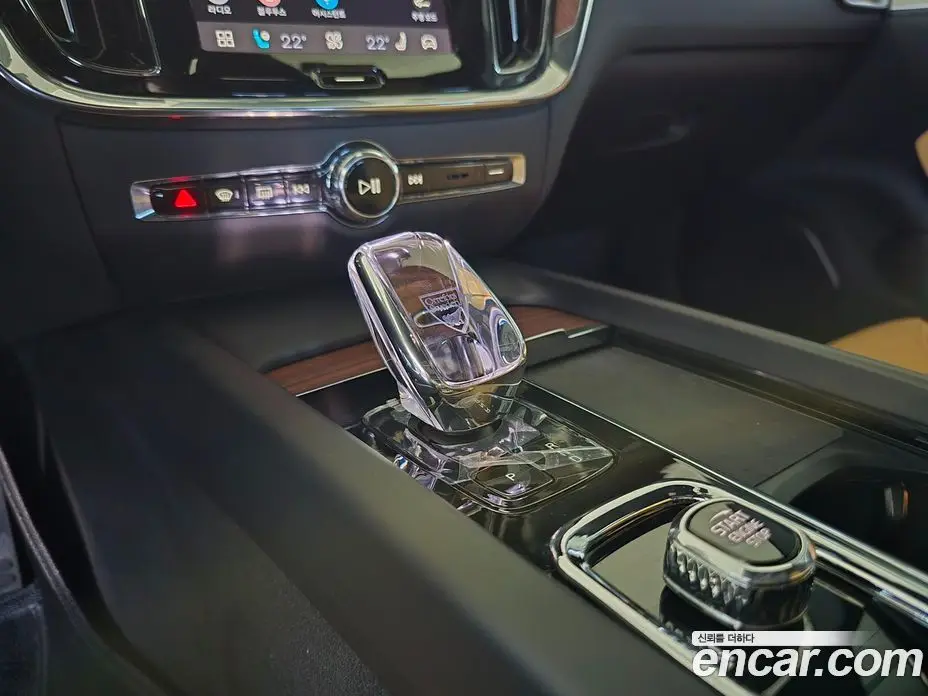 Volvo V60 2024 2.0 автомат (гидро), фото 10 Volvo V60 2024 2.0 автомат (гидро), фото 10