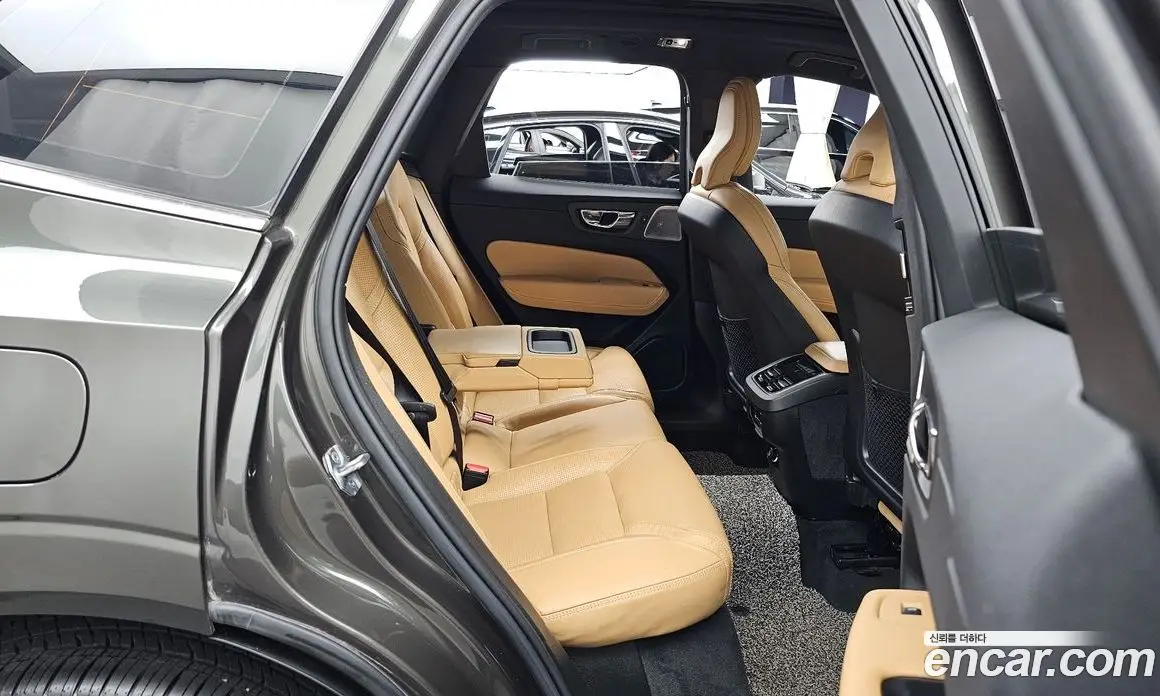 Volvo XC60 2018 2.0 автомат (гидро), фото 12 Volvo XC60 2018 2.0 автомат (гидро), фото 12