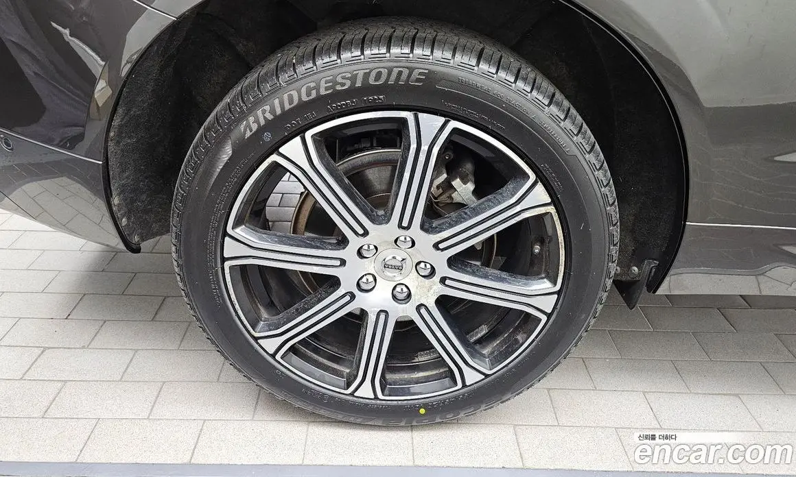 Volvo XC60 2018 2.0 автомат (гидро), фото 5 Volvo XC60 2018 2.0 автомат (гидро), фото 5