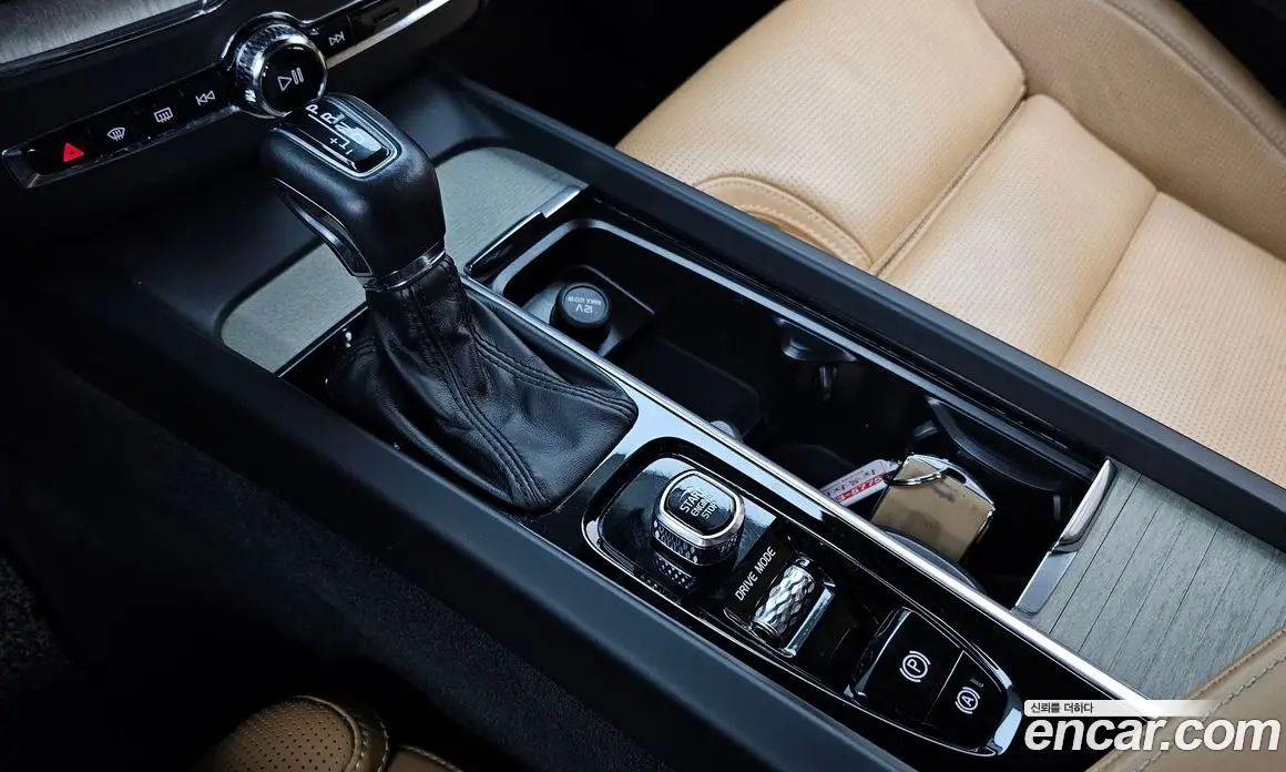 Volvo XC60 2018 2.0 автомат (гидро), фото 9 Volvo XC60 2018 2.0 автомат (гидро), фото 9
