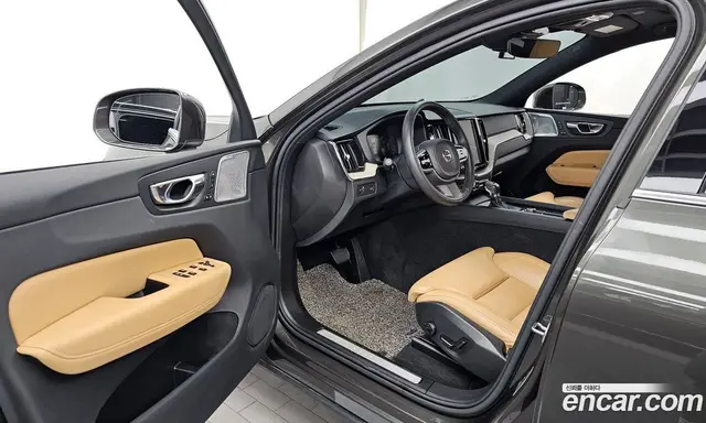 Volvo XC60 2018 2.0 автомат (гидро), миниатюра 10 Volvo XC60 2018 2.0 автомат (гидро), миниатюра 10