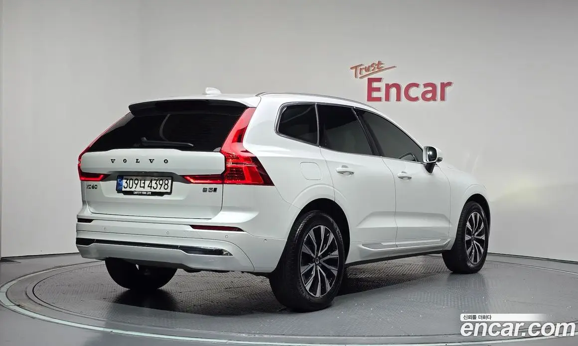 Volvo XC60 2023 2.0 автомат (гидро), фото 2 Volvo XC60 2023 2.0 автомат (гидро), фото 2
