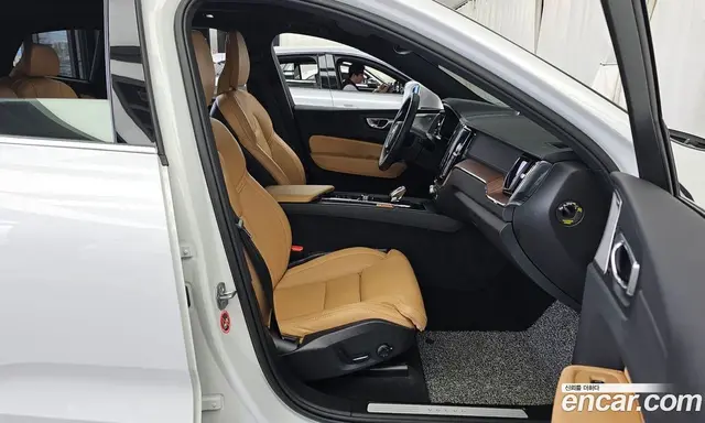 Volvo XC60 2023 2.0 автомат (гидро), миниатюра 11 Volvo XC60 2023 2.0 автомат (гидро), миниатюра 11