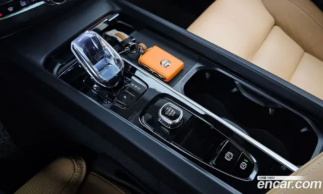 Volvo XC60 2023 2.0 автомат (гидро), миниатюра 9 Volvo XC60 2023 2.0 автомат (гидро), миниатюра 9