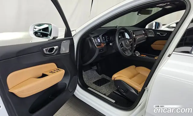 Volvo XC60 2023 2.0 автомат (гидро), миниатюра 10 Volvo XC60 2023 2.0 автомат (гидро), миниатюра 10