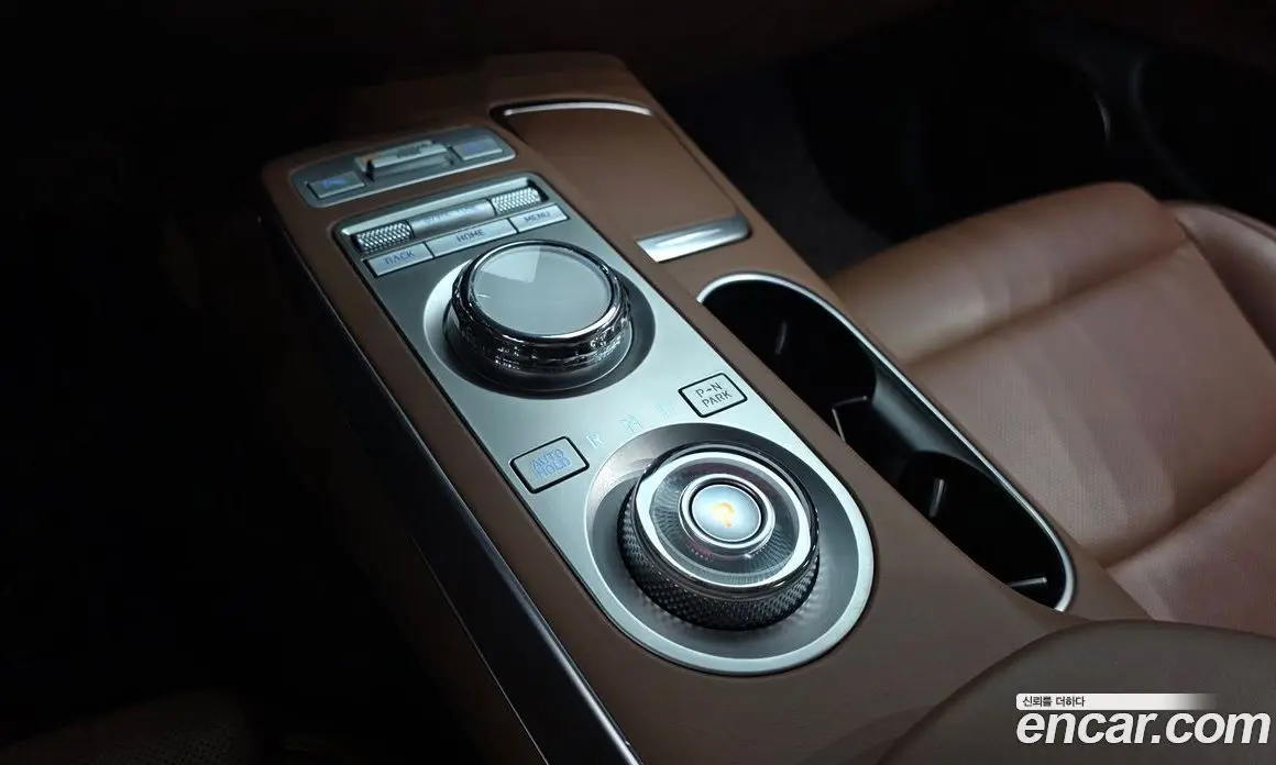 Genesis GV70 2022 2.5 автомат (гидро), фото 9 Genesis GV70 2022 2.5 автомат (гидро), фото 9