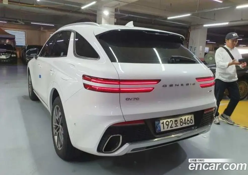 Genesis GV70 2024 2.5 автомат (гидро), фото 9 Genesis GV70 2024 2.5 автомат (гидро), фото 9