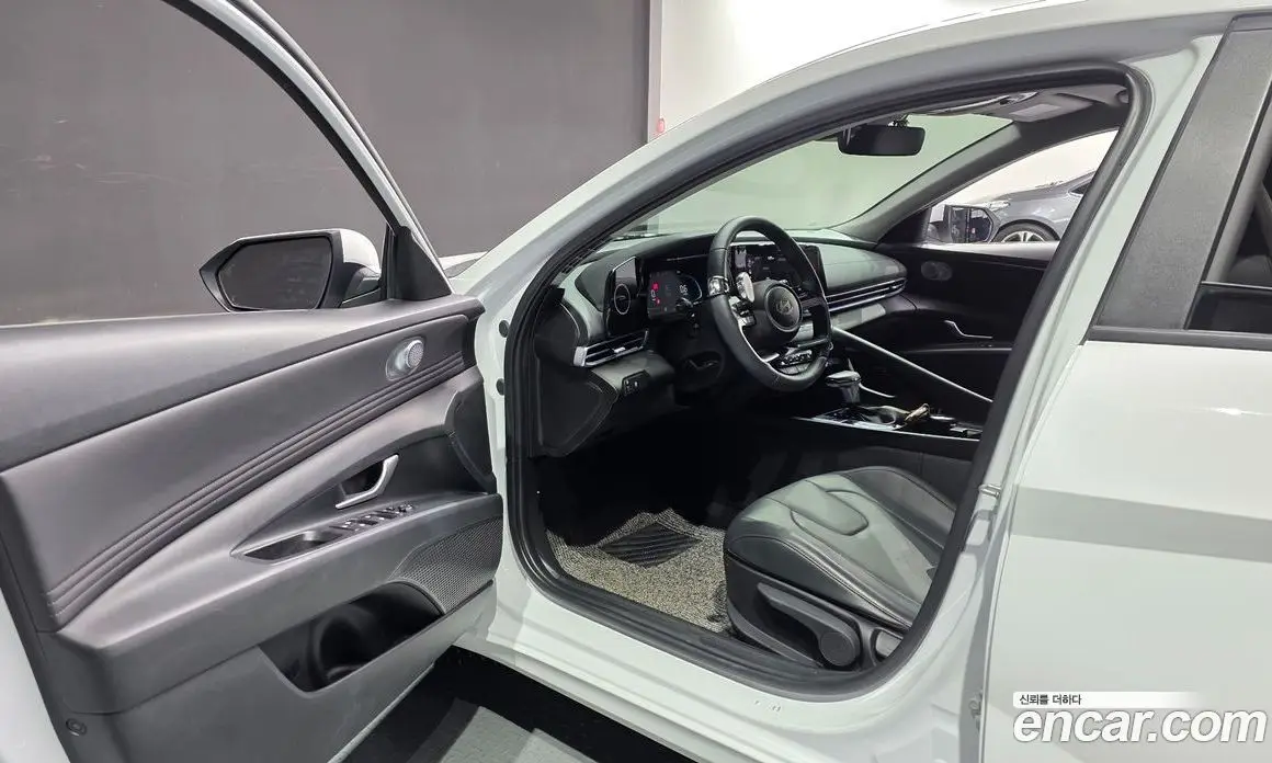 Hyundai Avante 2023 1.6 автомат (гидро), фото 10