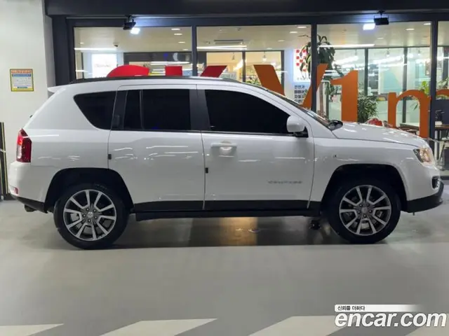 Jeep Compass 2017 2.4 автомат (гидро), миниатюра 3