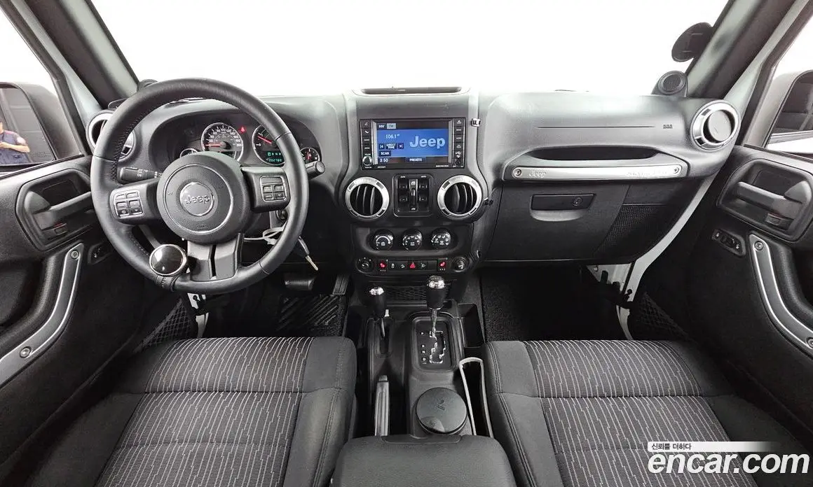 Jeep Wrangler 2012 2.8 автомат (гидро), фото 7 Jeep Wrangler 2012 2.8 автомат (гидро), фото 7