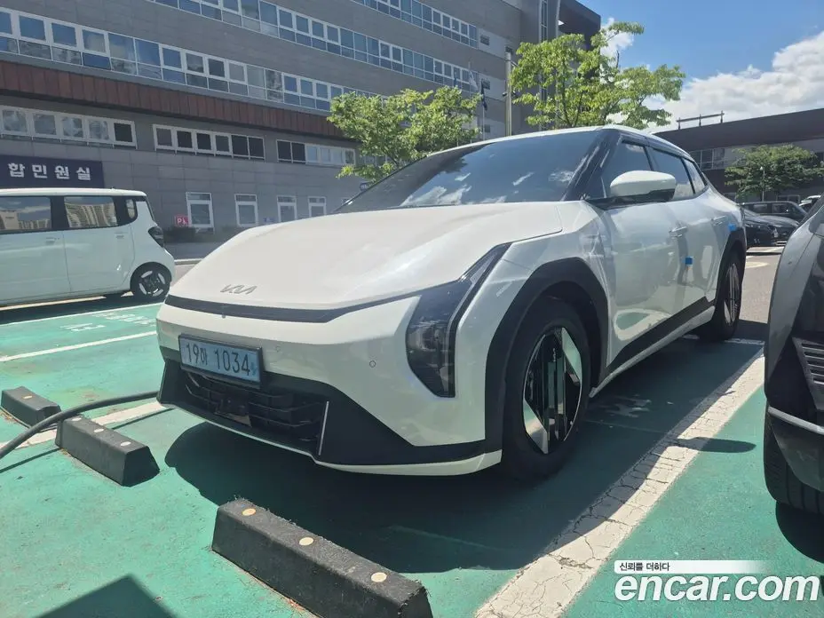 Kia EV4 2026 автомат (гидро), фото 1 Kia EV4 2026 автомат (гидро), фото 1