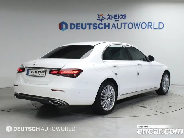 Mercedes-Benz E-Class 2020 2.0 автомат (гидро), миниатюра 2