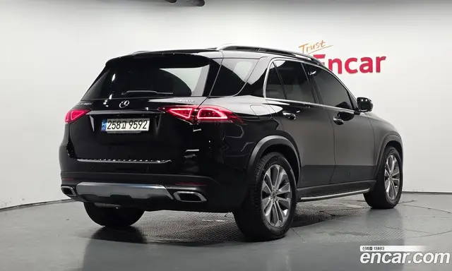 Mercedes-Benz GLE-Class 2023 2.0 автомат (гидро), миниатюра 2