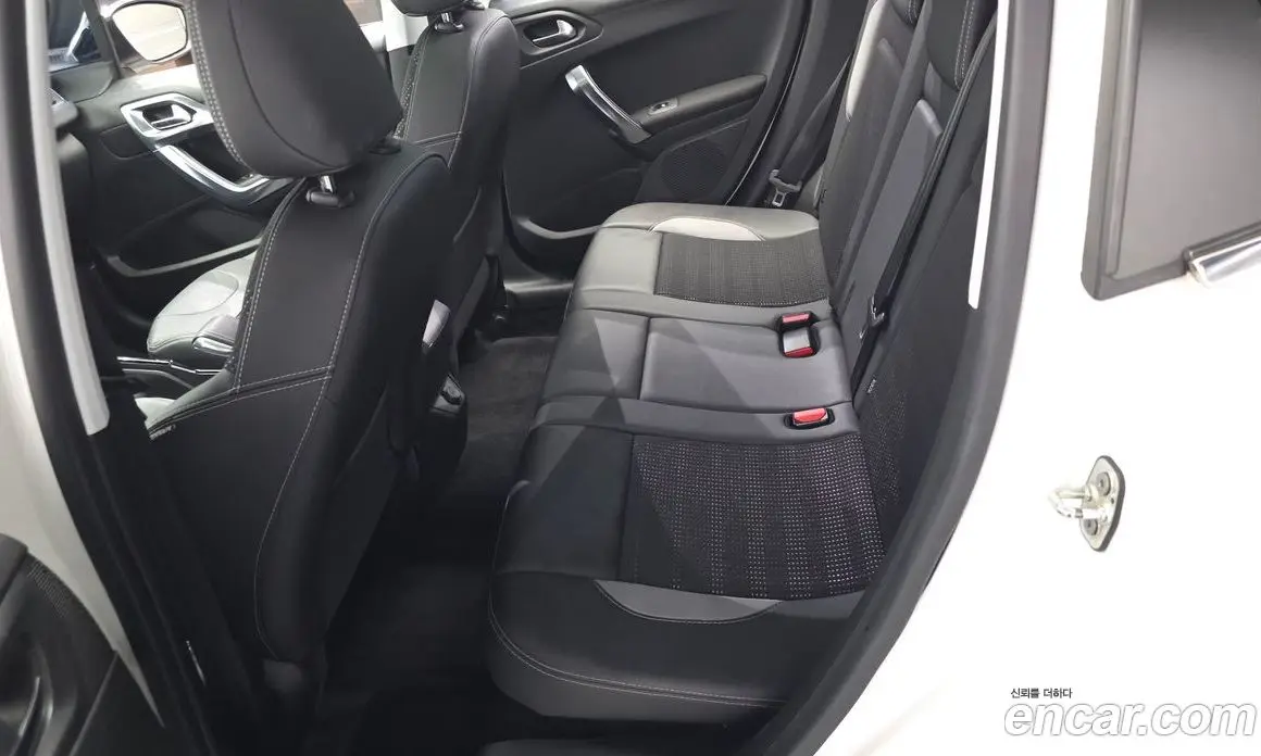 Peugeot 2008 2015 1.6 автомат (гидро), фото 11 Peugeot 2008 2015 1.6 автомат (гидро), фото 11