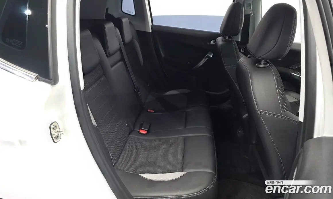 Peugeot 2008 2015 1.6 автомат (гидро), фото 12 Peugeot 2008 2015 1.6 автомат (гидро), фото 12