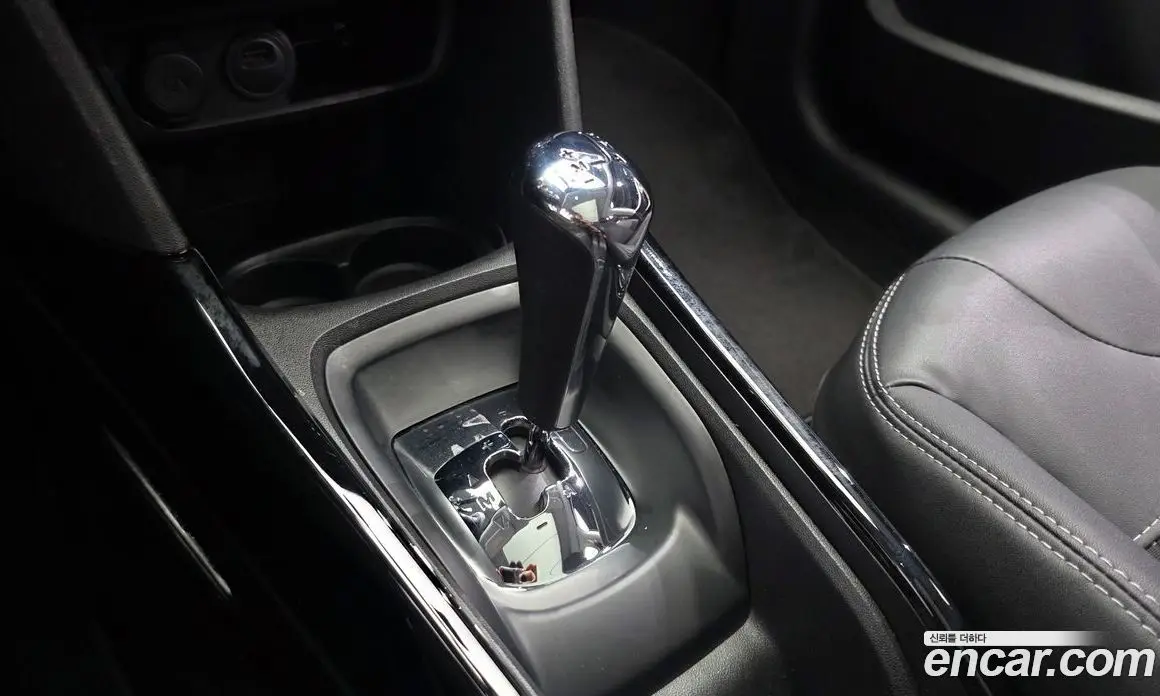 Peugeot 2008 2015 1.6 автомат (гидро), фото 9 Peugeot 2008 2015 1.6 автомат (гидро), фото 9